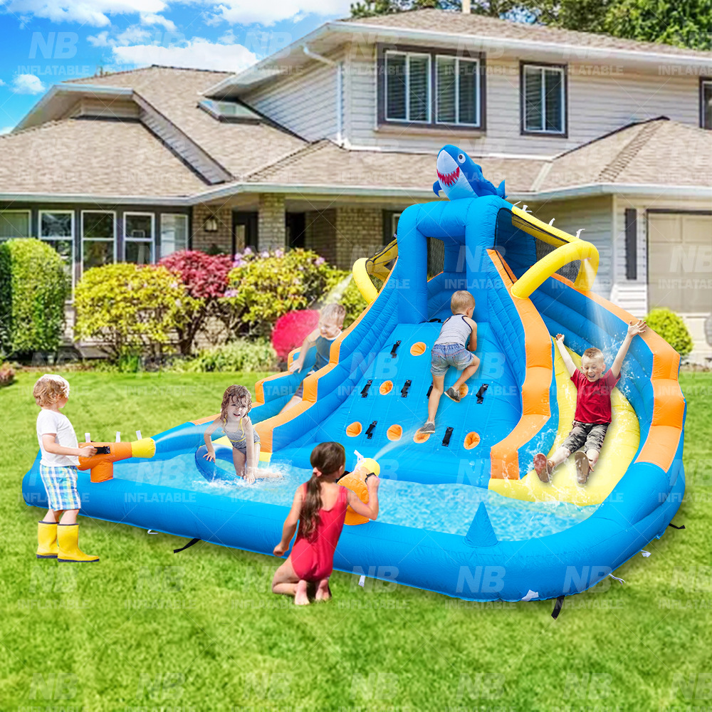Casa pequeño castillo infláble saltando diapositiva para niños indoor y fuera de la sala de juegos infláble diapositiva de chorro de agua para niños