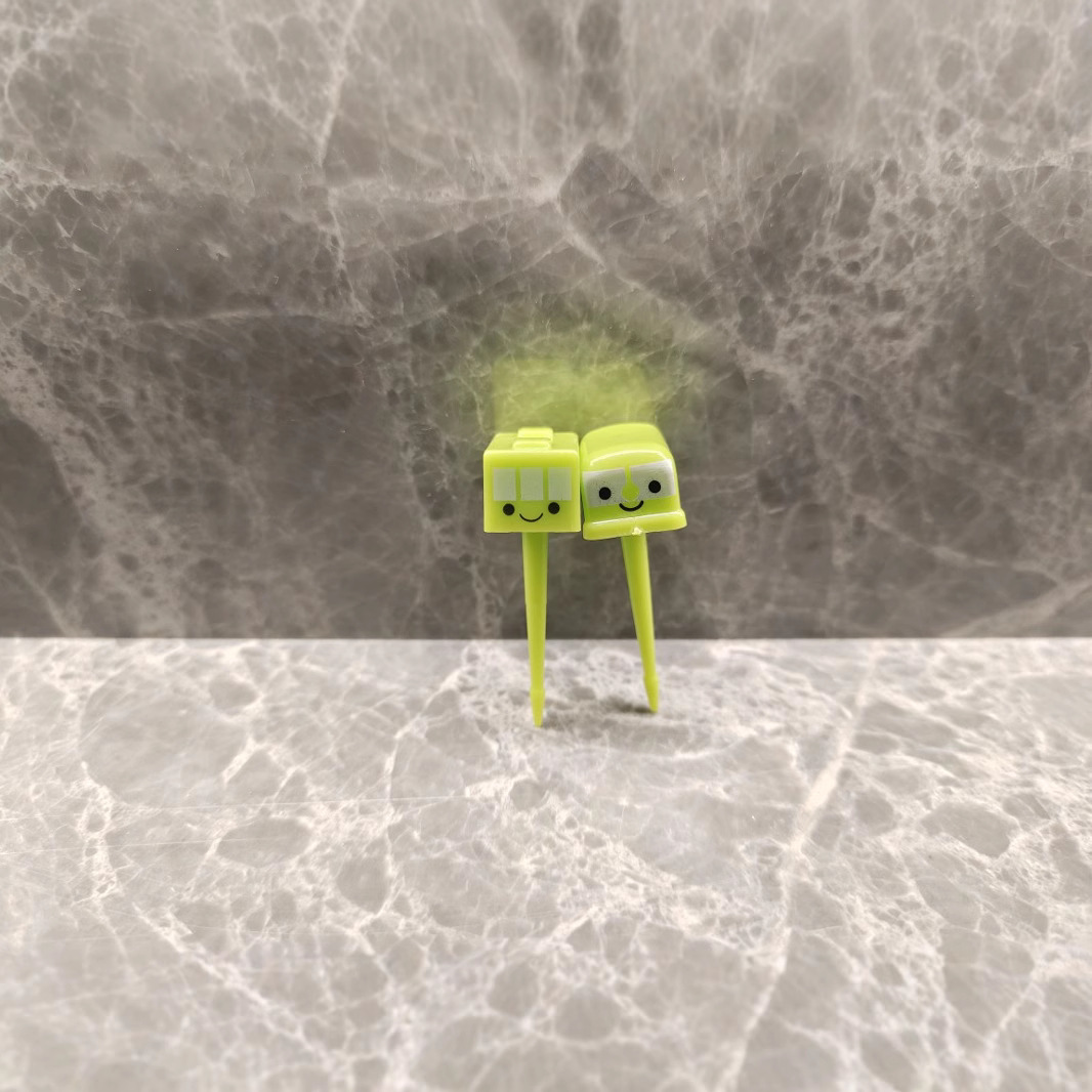 Nuevo estilo japonés fruta palo de dibujos animados coche fruta tenedor once paquete color fijo