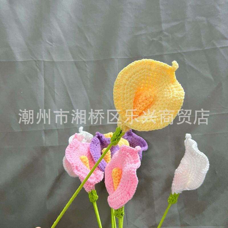 教師の日のプレゼントヒマワリの毛糸の花の手作りの毛糸のメリヤスは花の教師の日の花束の完成品をシミュレーションします。|undefined