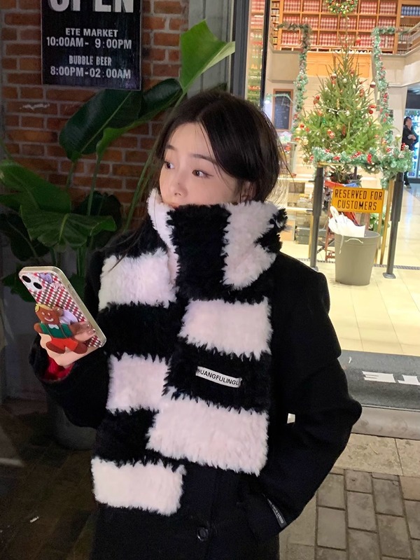 韓国版の白黒のストライプのニットの毛の帽子の子供の冬の百合は顔の小さい保温の耳の帽子の毛糸の帽子を現します。|undefined