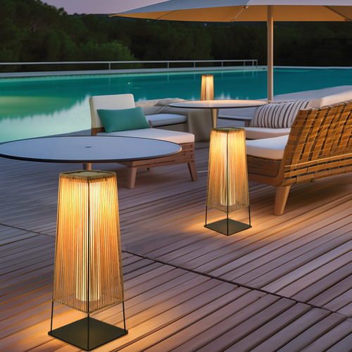 Solar-powered outdoor courtyard lights, floor lamps, waterproof lawn lights, and trendy decorative fixtures for villa gardens and small courtyard spaces.
