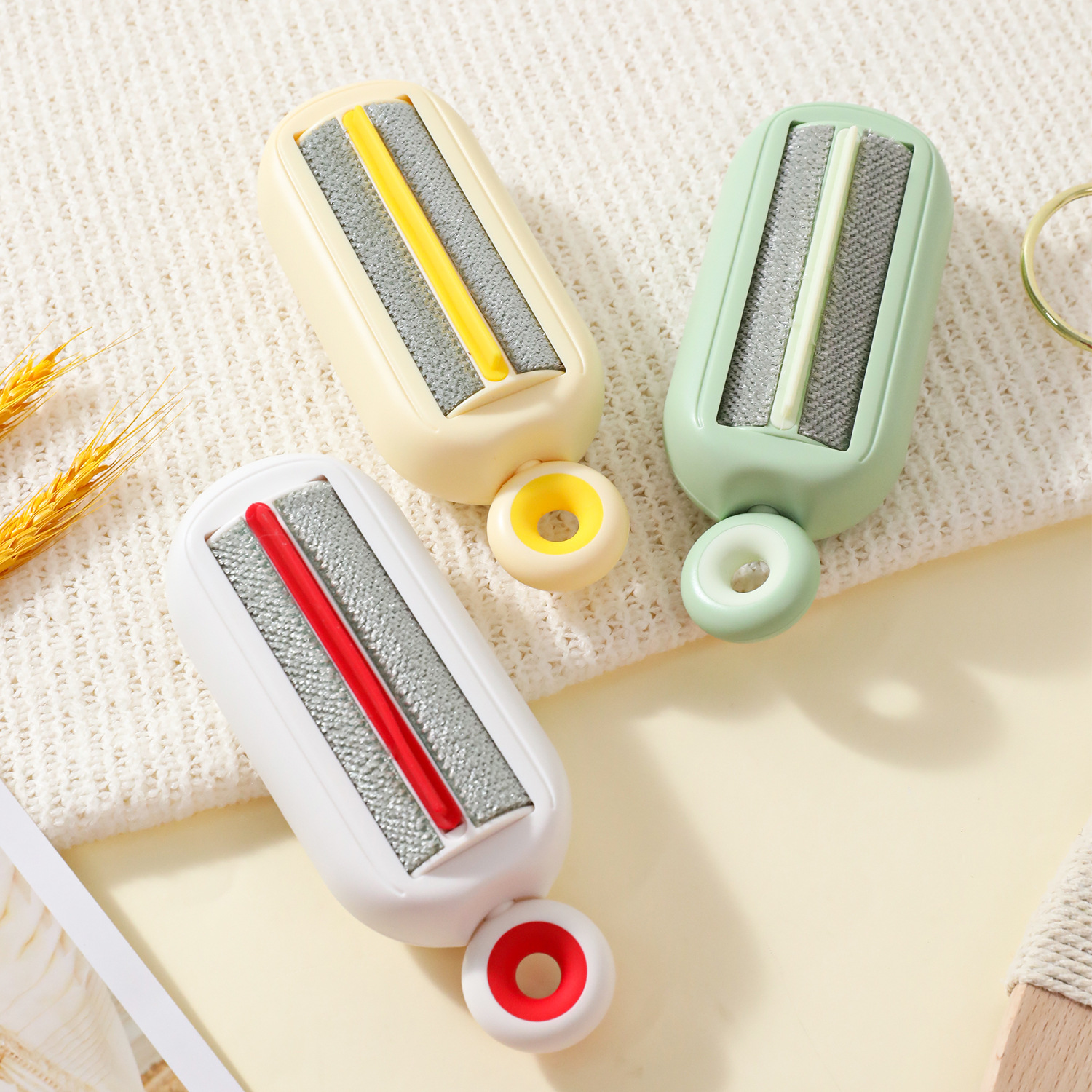 Z Cepillo de eliminación de pelo electrostático giratorio de anillo portátil en caja Limpieza multifuncional Suministros para mascotas Cepillo de eliminación de pelo Cepillo de gato