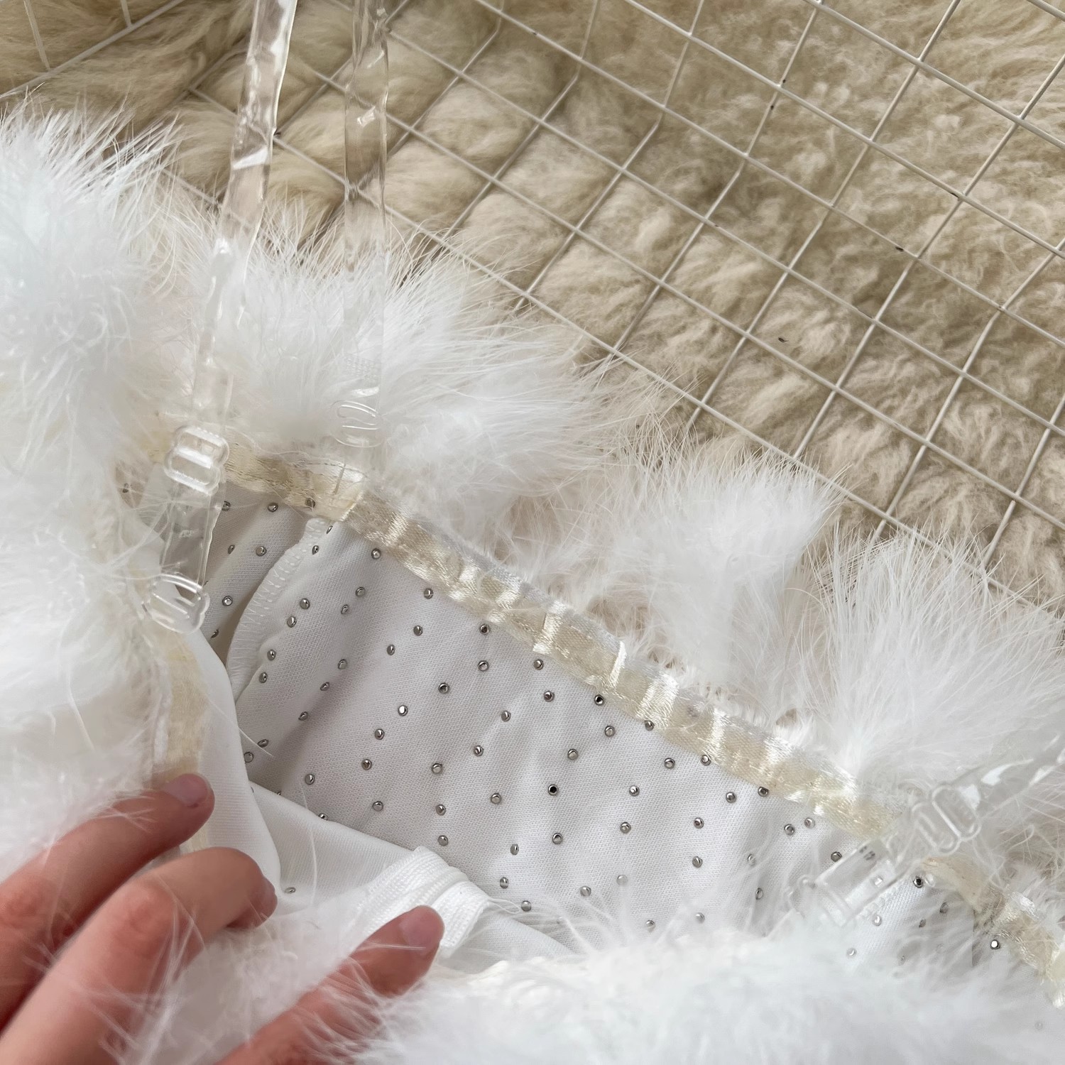 Abito donna con perline e dettagli in pelliccia stile da cerimonia_voghion.com