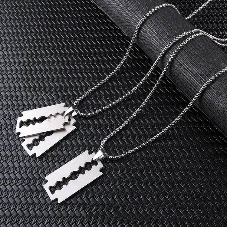 Punk Streetwear Blade Titanium Steel Polishing Men's Pendant Necklace display picture 1