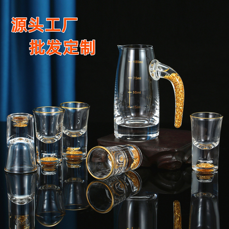 Fabricantes de copas de licor de lámina de oro tazas de cristal de alta calidad tazas de licor de vidrio escalas divisor de licor un sorbo de tazas de licor set
