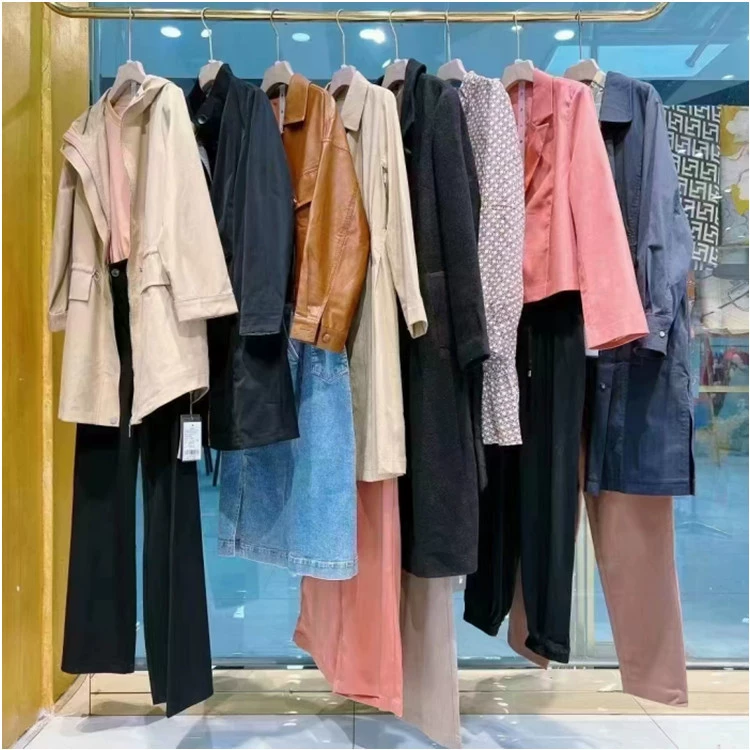 23 Осенняя поэзия и Manbaolai Высококачественный дизайн Крупная брендовая куртка Master's Brand Discount Женская партия реальных конечных товаров