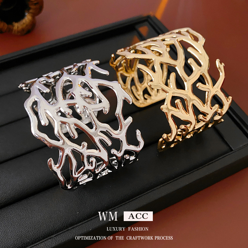 Frío metal transfronterizo aire hueco pulsera abierta Europa y América lujo ligero alto sentido exagerado pulsera de moda joyas de tendencia