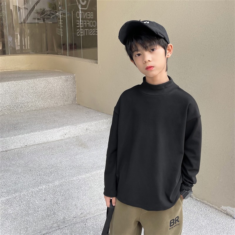 Camisa de fondo de cuello alto medio para niños engrosada 2023 ropa interior cálida para niños nuevos ropa de otoño e invierno camisa de manga larga para niños medianos y grandes