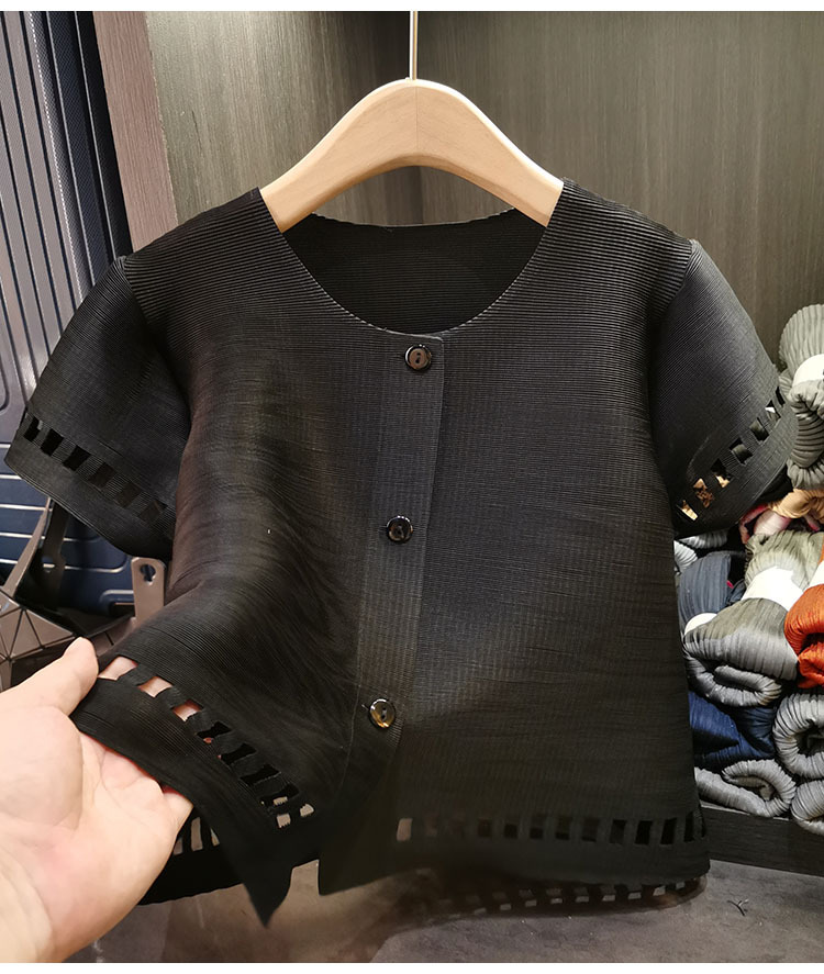 Áo cardigan nữ cổ tròn tay ngắn dáng rộng khoét lỗ xếp ly — Màu đen, Màu hồng, Màu mơ chi tiết 16