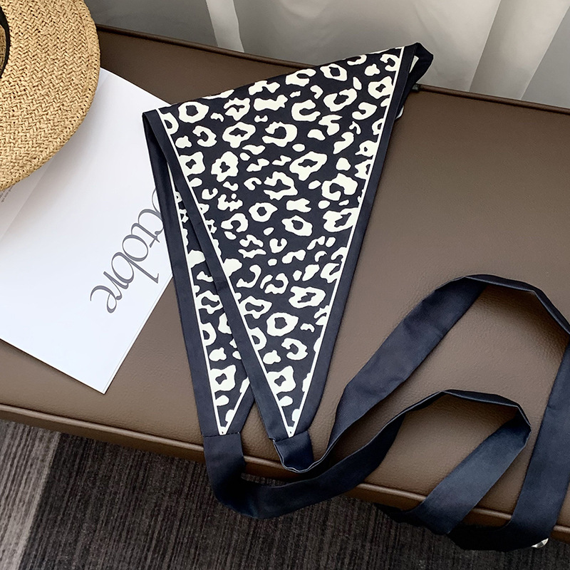 Toalla triangular con cintura, bufanda de seda con flor de anacardo retro, sensación de alta gama, cortina de pedo apilada multifuncional de verano, diadema de todo fósforo