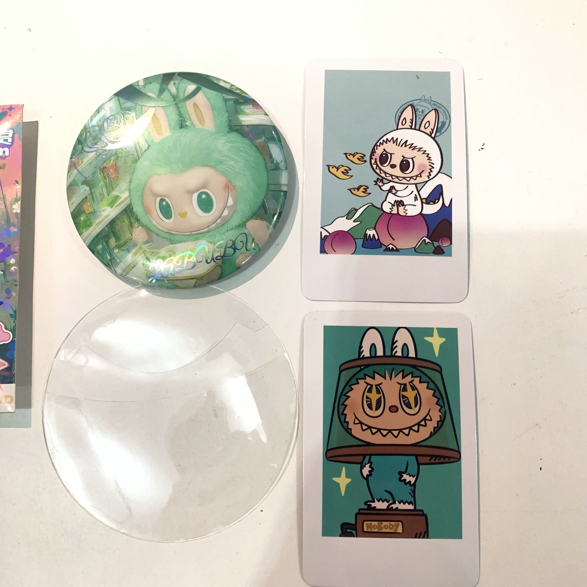 Labubu ラブブ ブラインドプルバッジ 漫画 高価値レーザー馬口 75mm バッジ 子供用ギフト