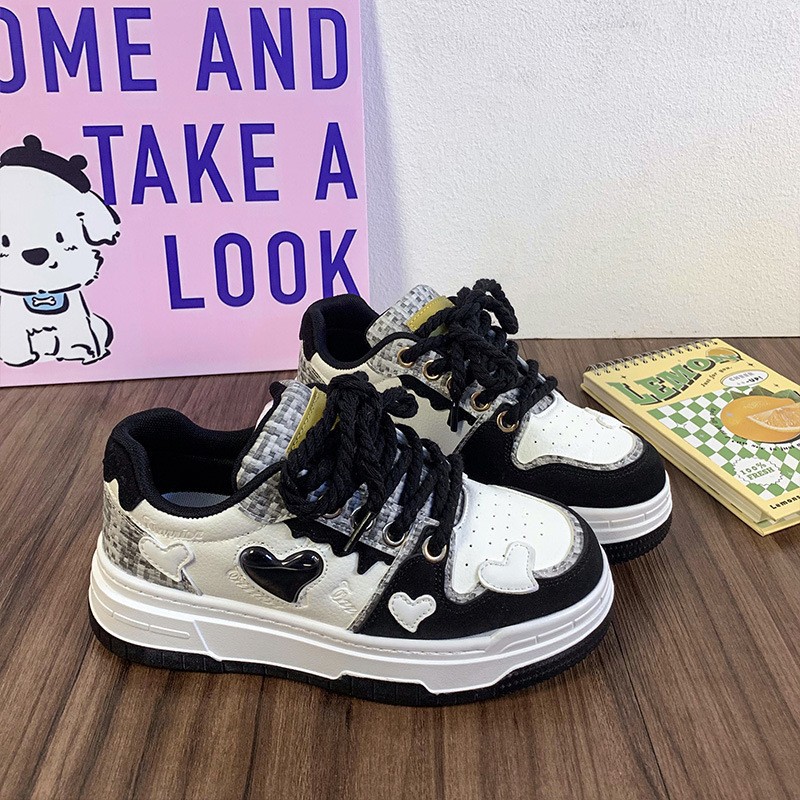 Reviewing the 2024 Spring New Versatile Casual Shoes Instagram Hong Kong Style Retro Low Top, Small and Popular Design, Trendy Women's Shoes