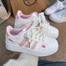 �¿�۰�ɫkitty؈���ЬŮؐ���^У�@�LС����Ь͸��͎�С��Ь