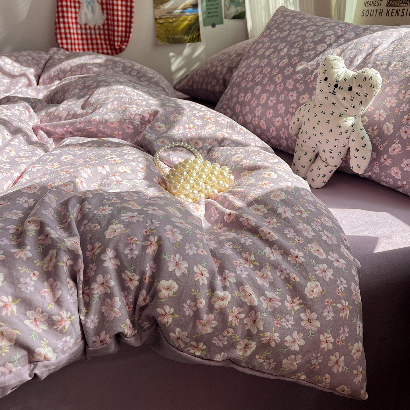 Una clase de cama ultra suave cuatro piezas de grado madre-infantil puede dormir desnudo sábanas cubierta de cama dormitorio de estudiantes tres piezas