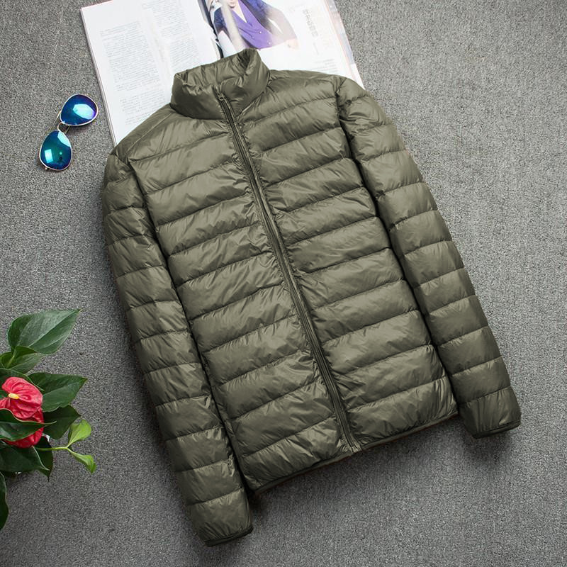 Chaqueta de algodón de plumas ligera y delgada para hombre otoño e invierno 2023 Chaqueta de algodón de gran tamaño con capucha ligera y anti-temporada marca