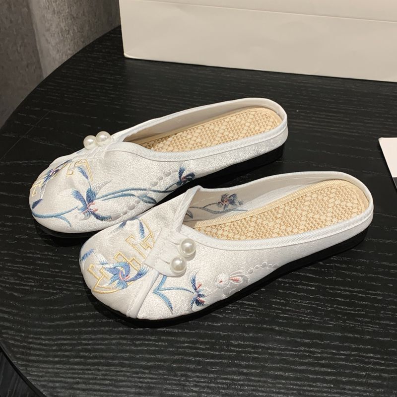Summer ethnic style closed toe slippers women's soft bottom Han Element Vintage mercerized satin surface cheongsam ancient costume Hanfu shoes women's sandals