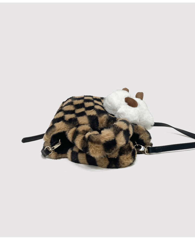 Borsa a tracolla in peluche a scacchi con ciondolo nuvola_voghion.com