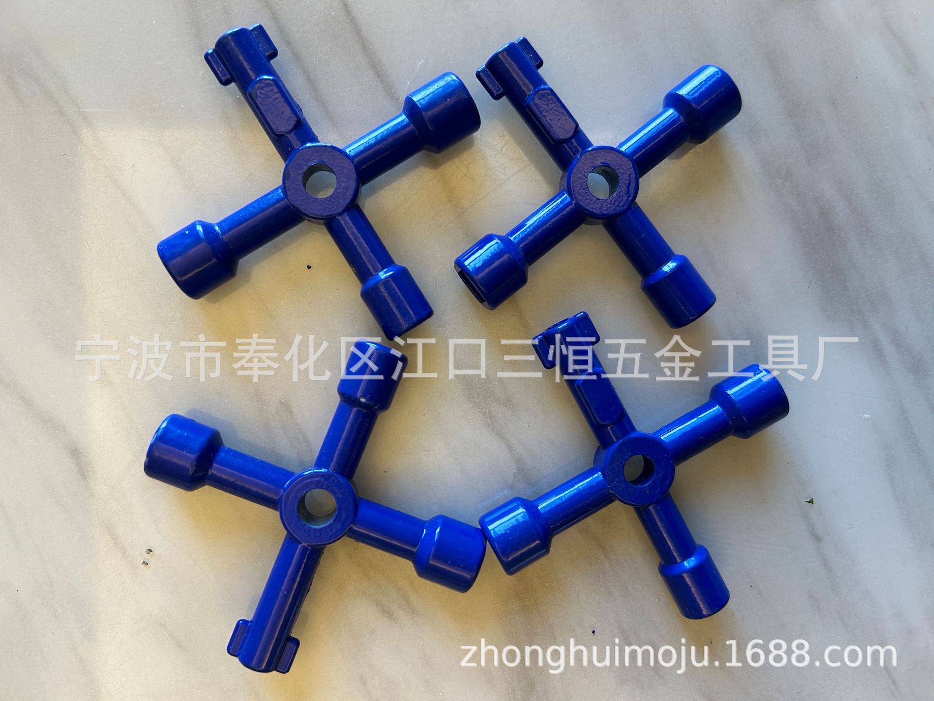 蓝色十字扳手