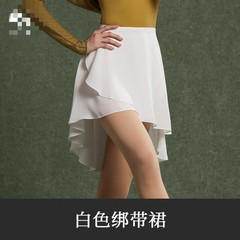 バレエの練習服はワンピースの半身のスカートを持っています。