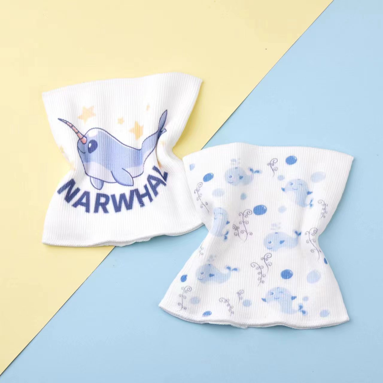 Dos pequeños delfines