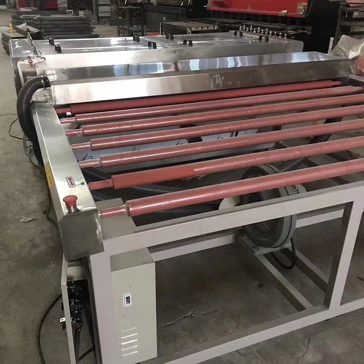 La máquina de limpieza de vidrio es adecuada para la limpieza de vidrio y la máquina de limpieza y secado de vidrio después de la molienda.