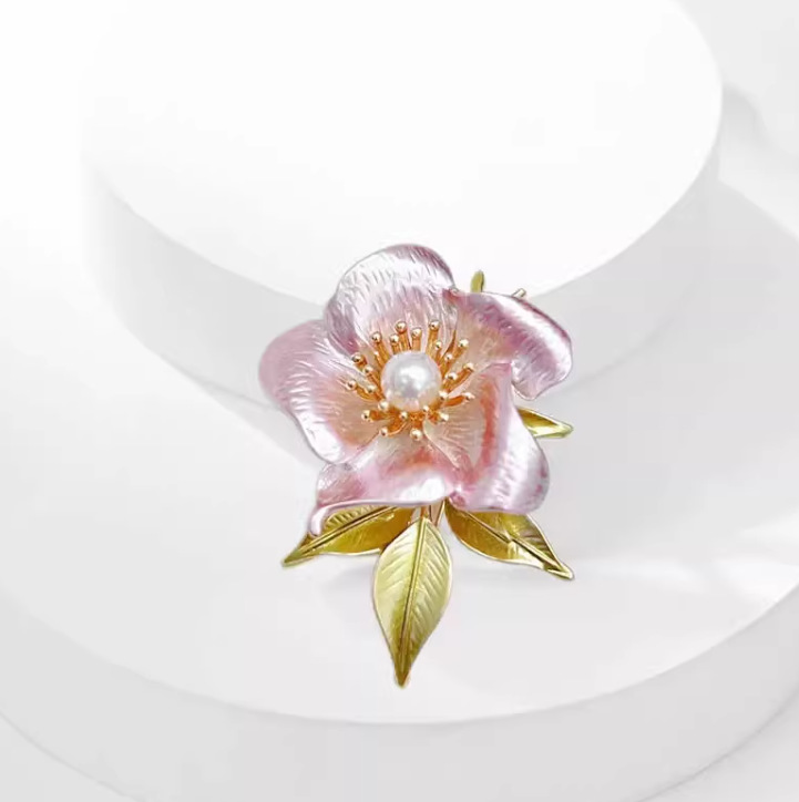 Elegante Kamelienperle – Hochwertige, luxuriöse und exklusive Taillengürtelschnalle für Damen, Anstecknadel, Bekleidungsaccessoire_voghion.com