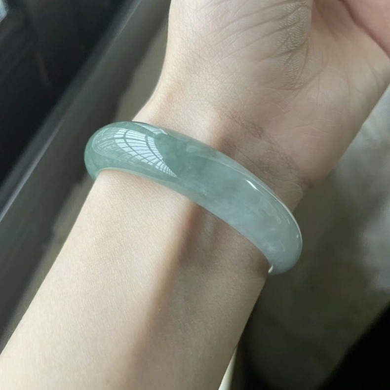 Vòng tay ngọc bích Miến Điện chính hãng nổi hoa nước, đường kính trong 52–64 mm chi tiết 5
