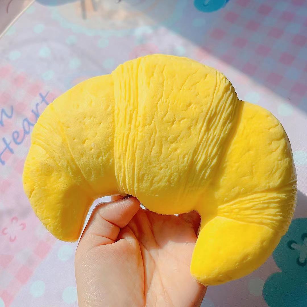 1 crossnack de embrión original de aproximadamente 8CM de rebote lento