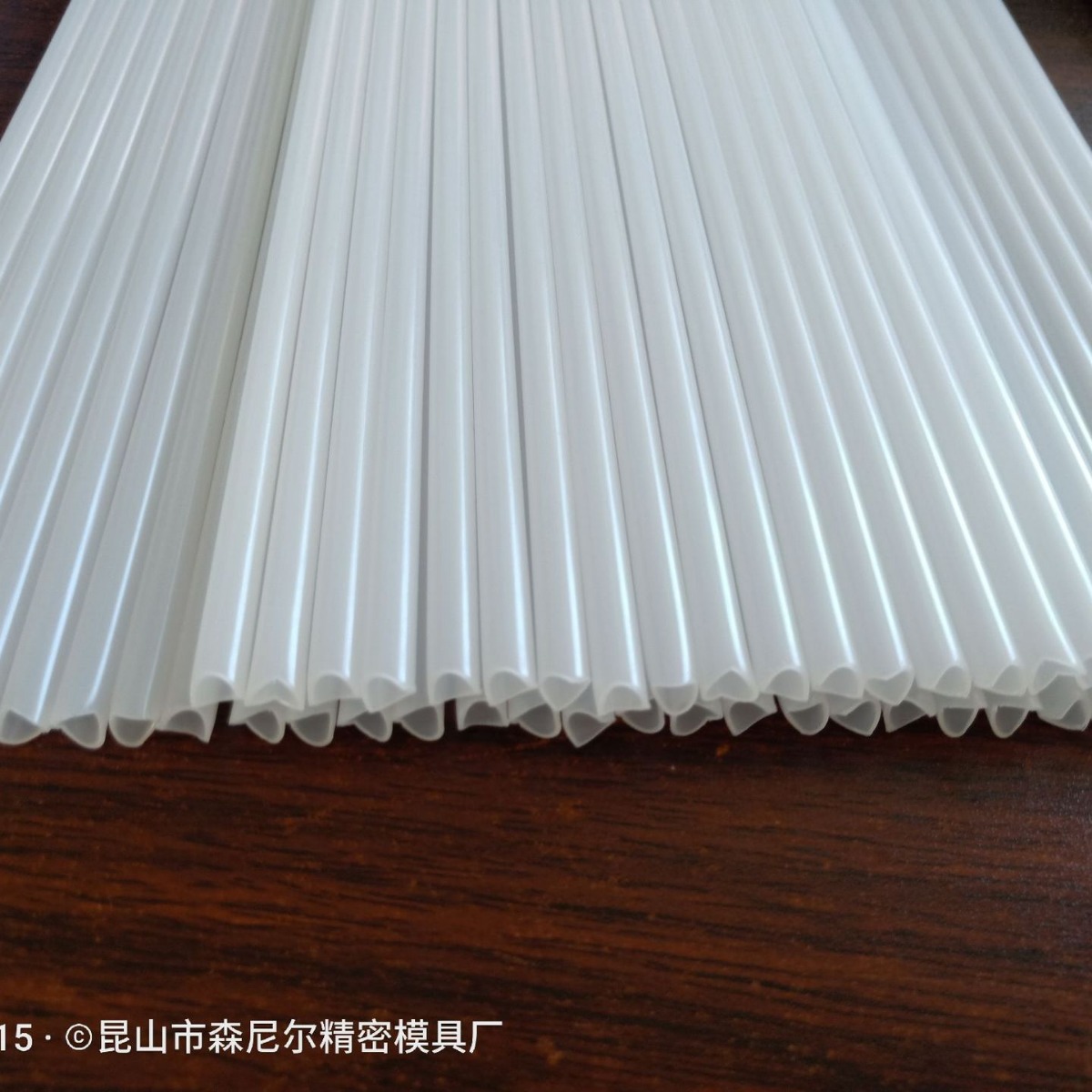 苏州厂家直发PP管材加 PE管材PP护套管喷头管挤出