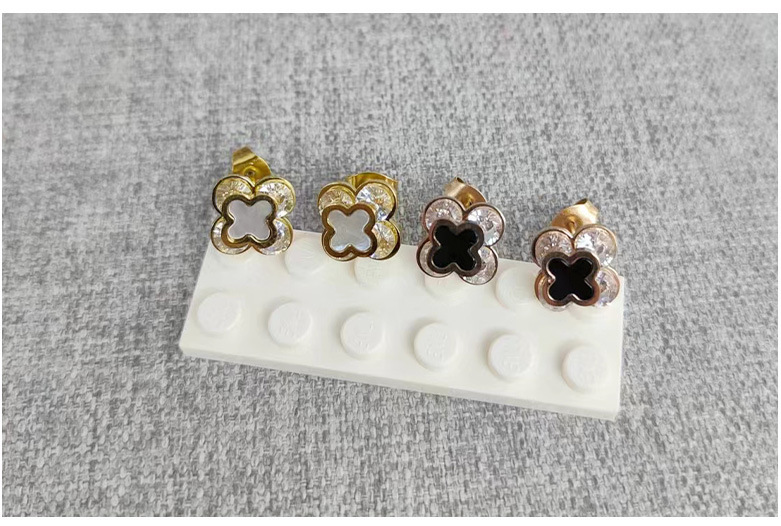 1 Pair Elegant Sweet Geometric Solid Color Polishing Plating Stainless Steel Ear Studs display picture 5