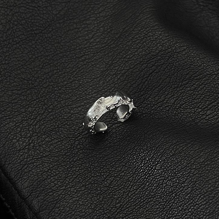 Moski uhan minimalisticen brez piercinga moden stil_voghion.com