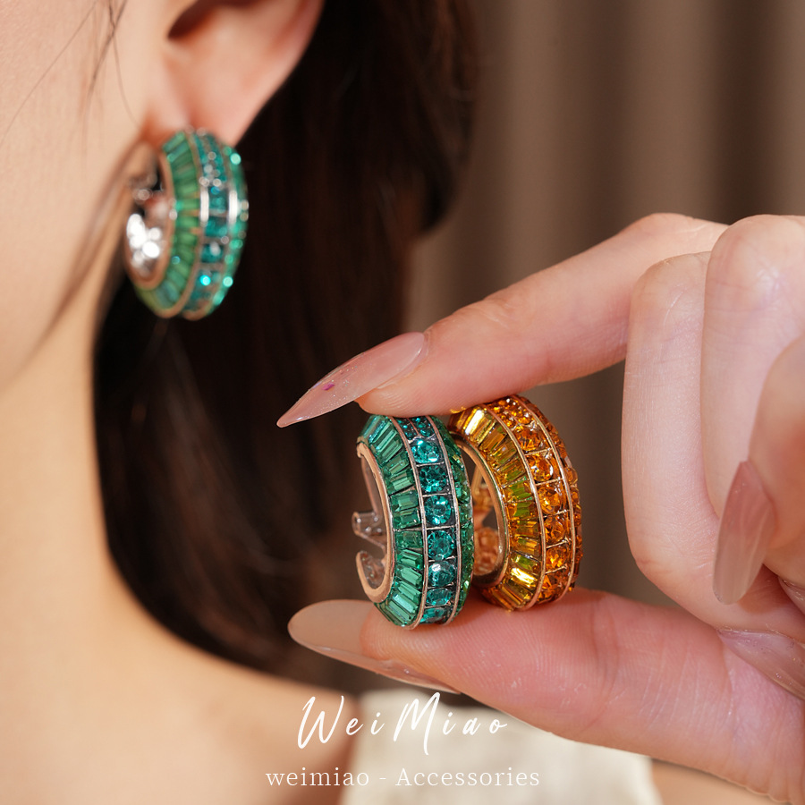 Aguja de plata diamantes geométricos aretes redondos personalidad temperamento nicho temperamento aretes ligeros lujo alta sensación de aretes al por mayor image 3