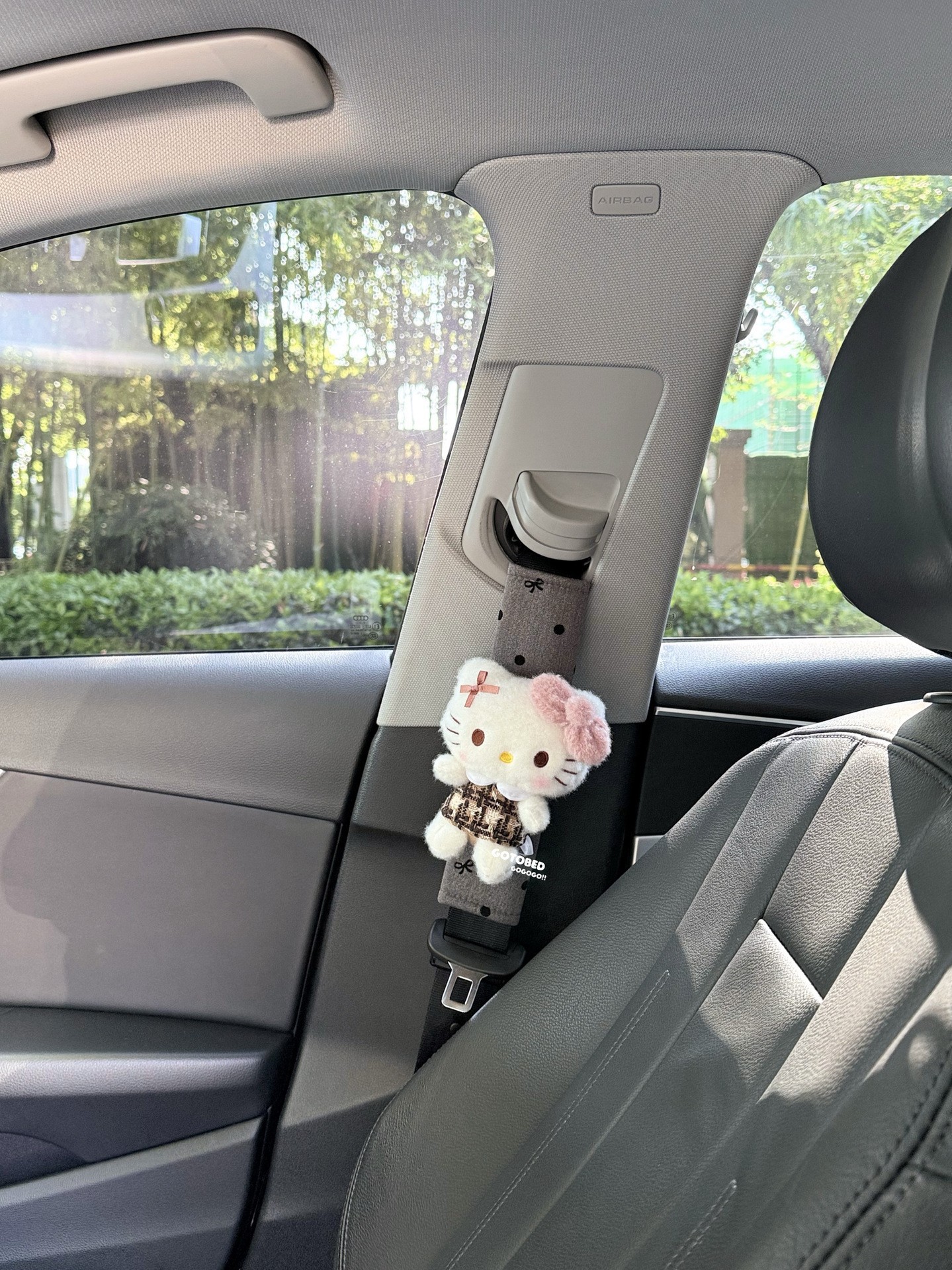 Car Seatbelt Shoulder Pads Are Comfortable and Breathable for Long-Distance Use, Providing Protection for the Shoulders and Neck, and Are an Essential Car Accessory