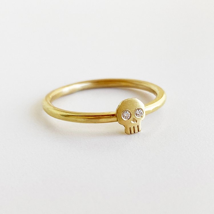 6.+single+skull+ring,+18k+with