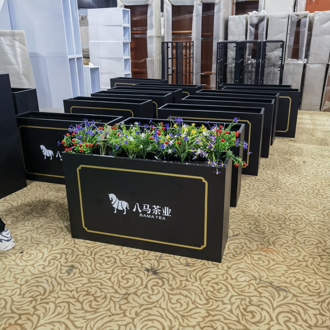Outdoor Stainless Steel Flower Box, Partition Flower Trough, Sales Office Flower Pot, Restaurant Shopping Mall Flower Bed, Leisure Stool, Large Flower Bucket