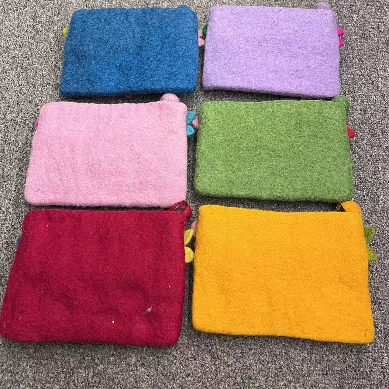 Unisex Flower Wool Felt Zipper Wallets display picture 2