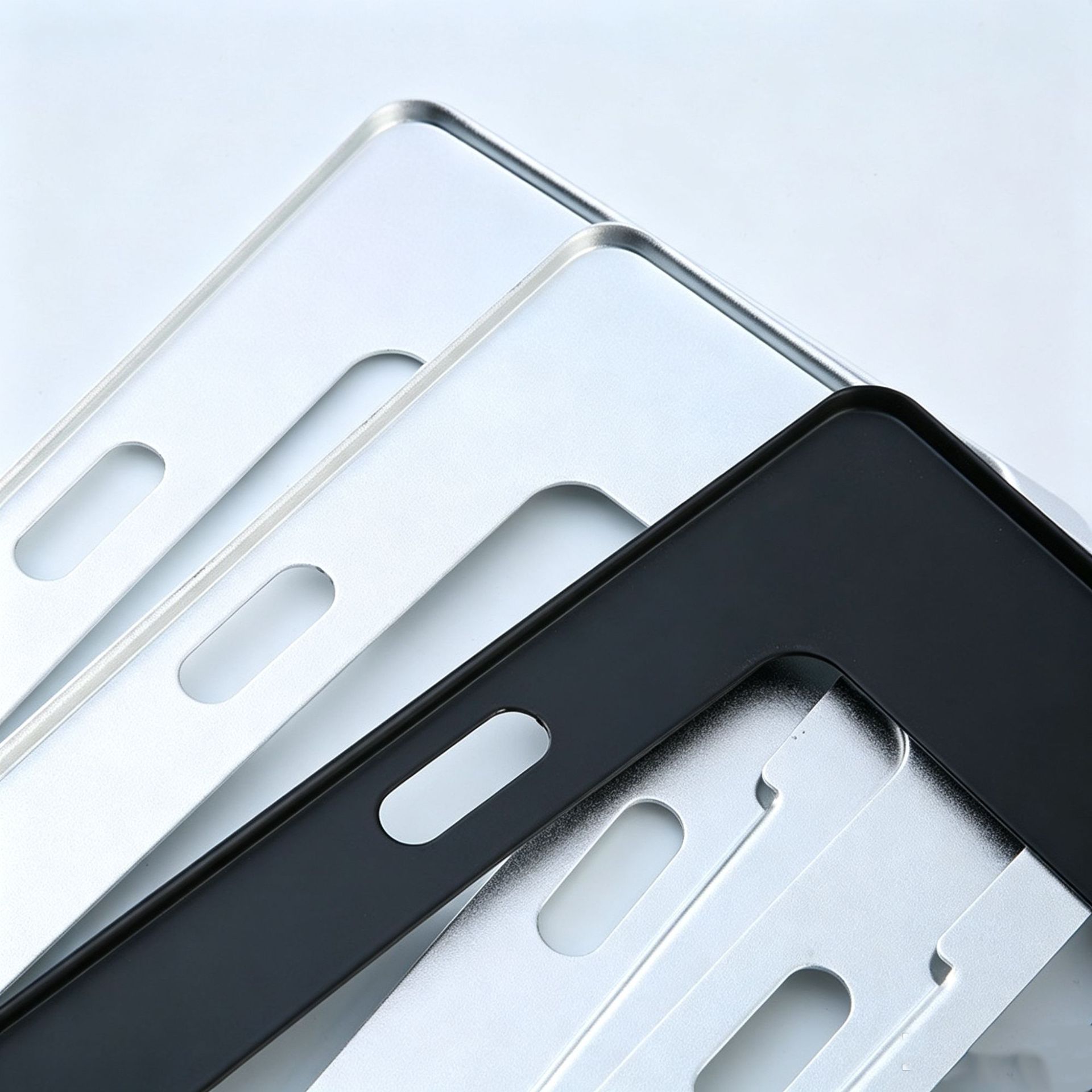 Manufacturer wholesale of new energy vehicle narrow-edge aluminum alloy license plate frames, universal license plate holders suitable for various car models