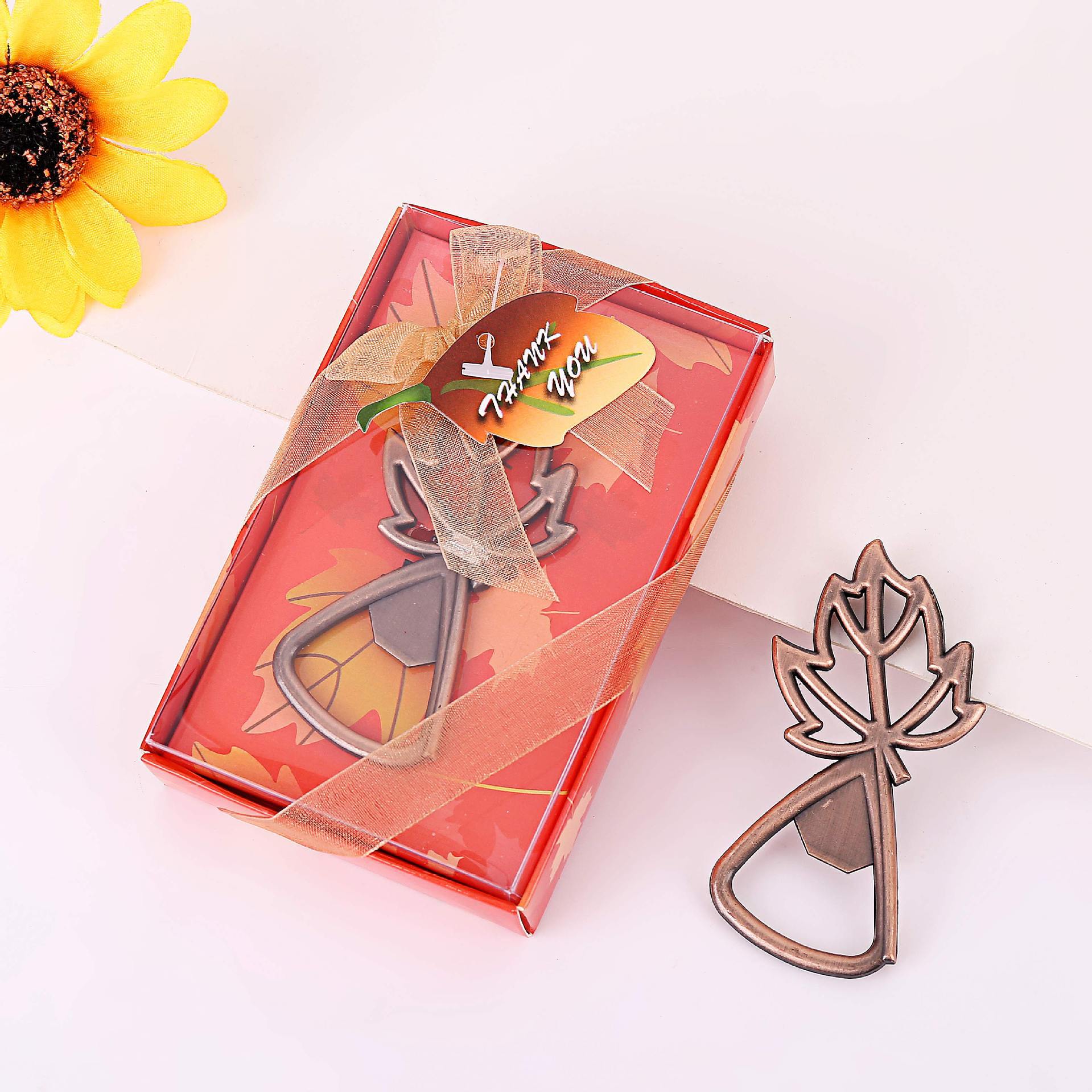 청동 단풍잎 병따개