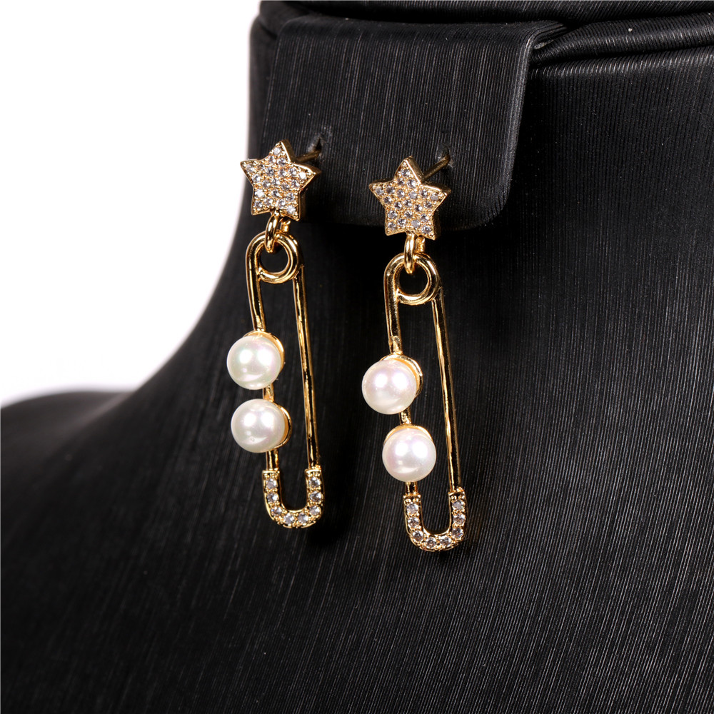 Retro Fashion Pearl Earrings Wholesale display picture 9