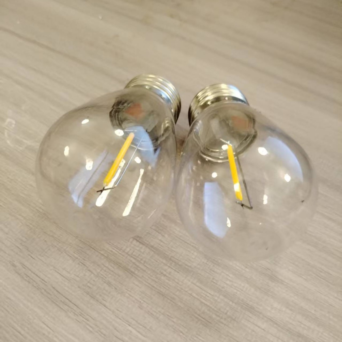 Foco LED Filamento Transparente de Silicona Impermeable IP44 para Patio y Jardín