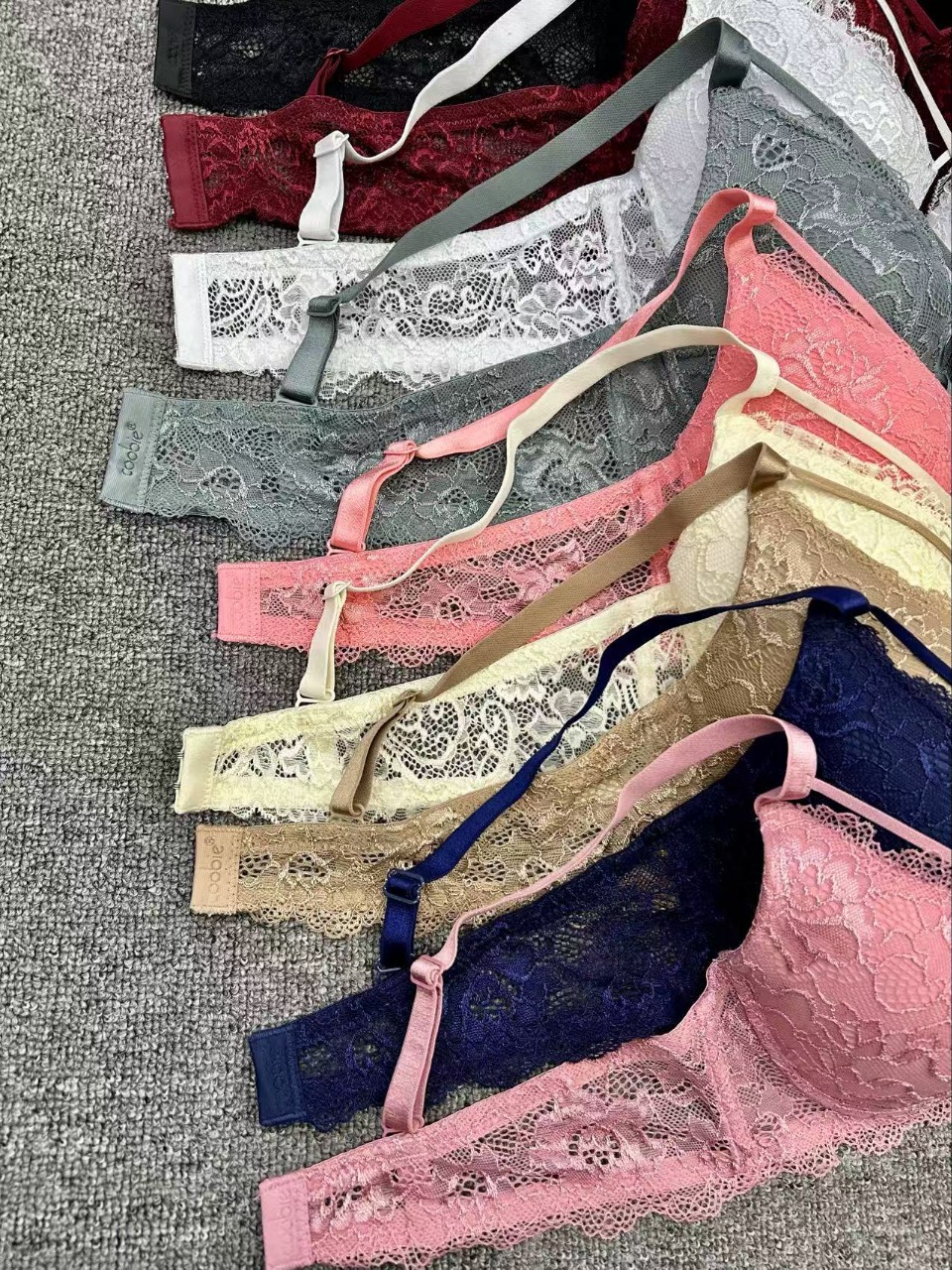 Nuevo estilo de encaje ropa interior de mujer con anillo de acero grande fábrica de sujetadores al por mayor