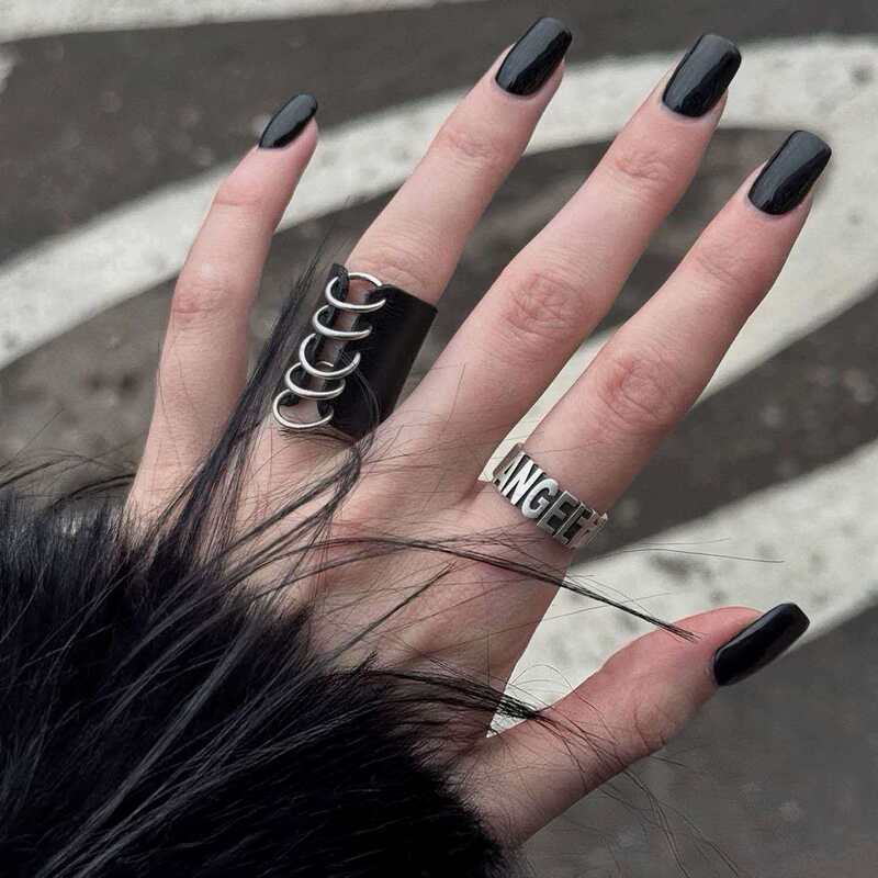 Hot-Selling New Black Leather Rings, Cool and Stylish Accessories for Hot Girls, Wholesale