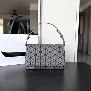 �ձ��¿������Fossettle��̖�͹ŷ��w�]����������μ�б��Ů��