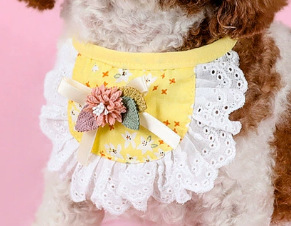 Eating bib with bow