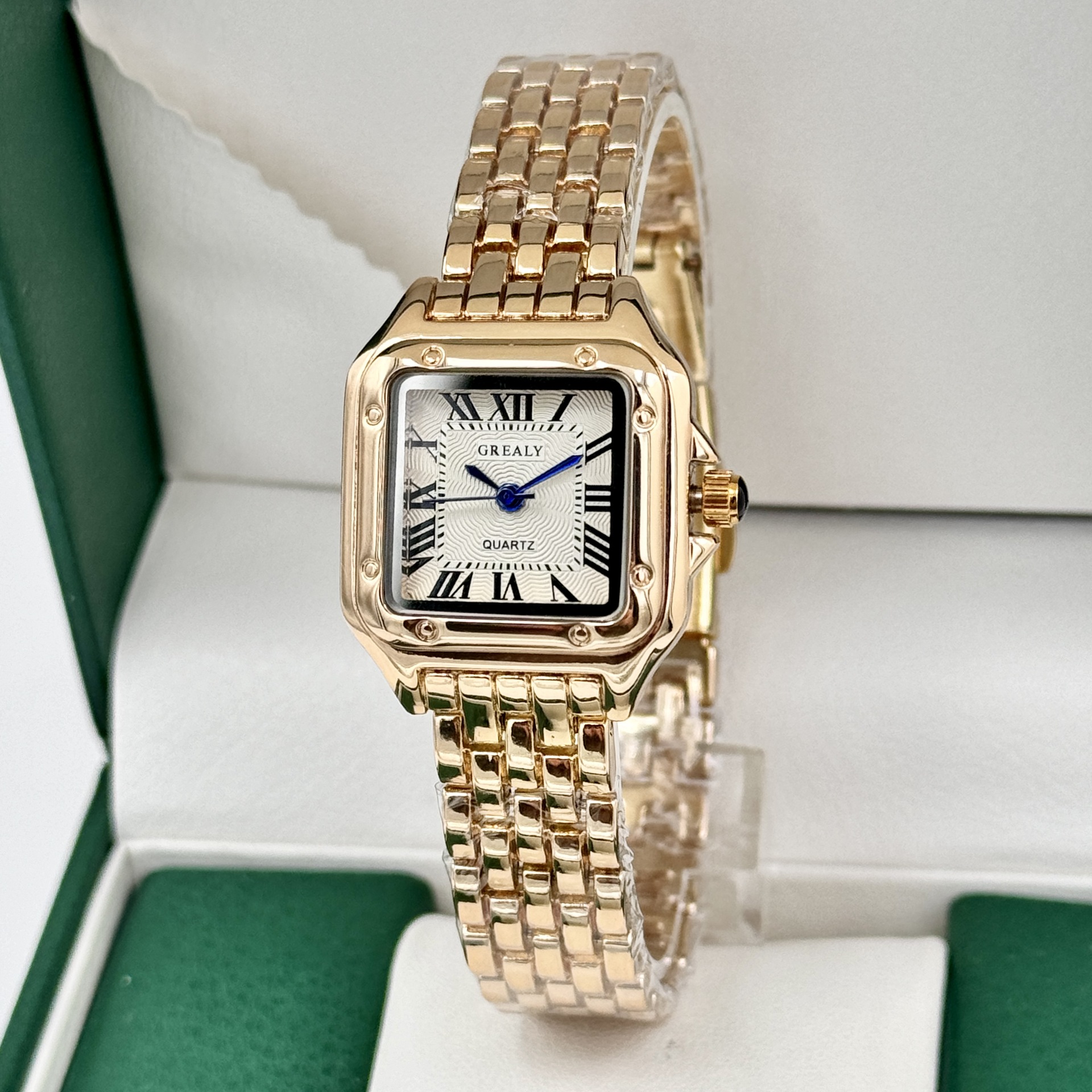 4 # 황금빛 흰색 표면