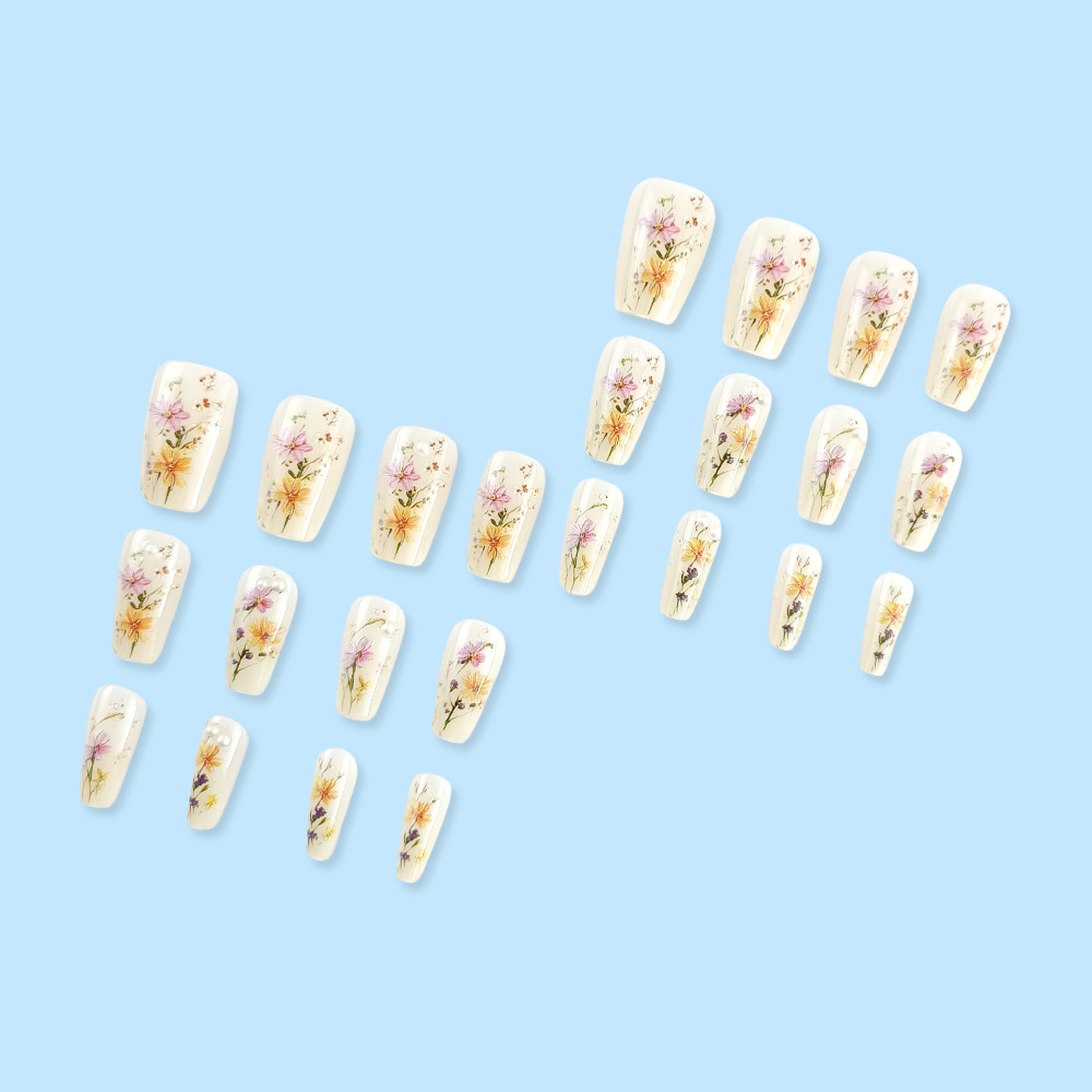 Pequeñas flores pastílicas manicuras parches de uñas de perlas blanqueadoras de hielo parches de uñas de diamante de venta caliente en Europa y los Estados Unidos dulce y cool desgaste uñas image 5