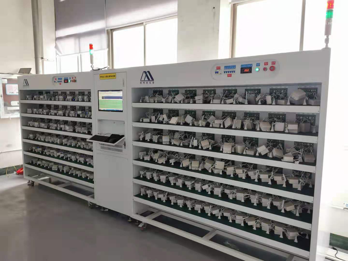 智能电子负载（60w）适配器老化柜。老化房