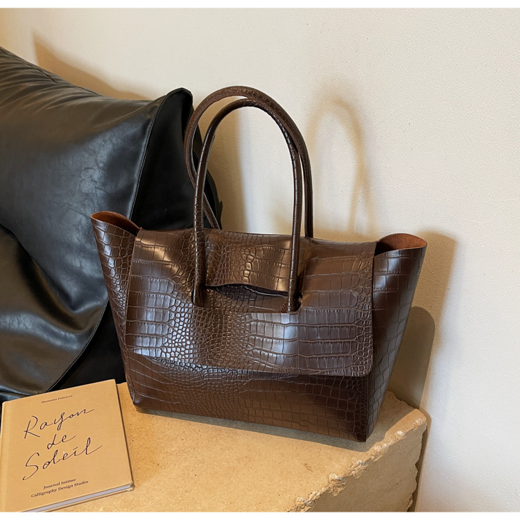 Crocodile Pattern Large Shoulder Bag For Women Retro Style Handbag_voghion.com