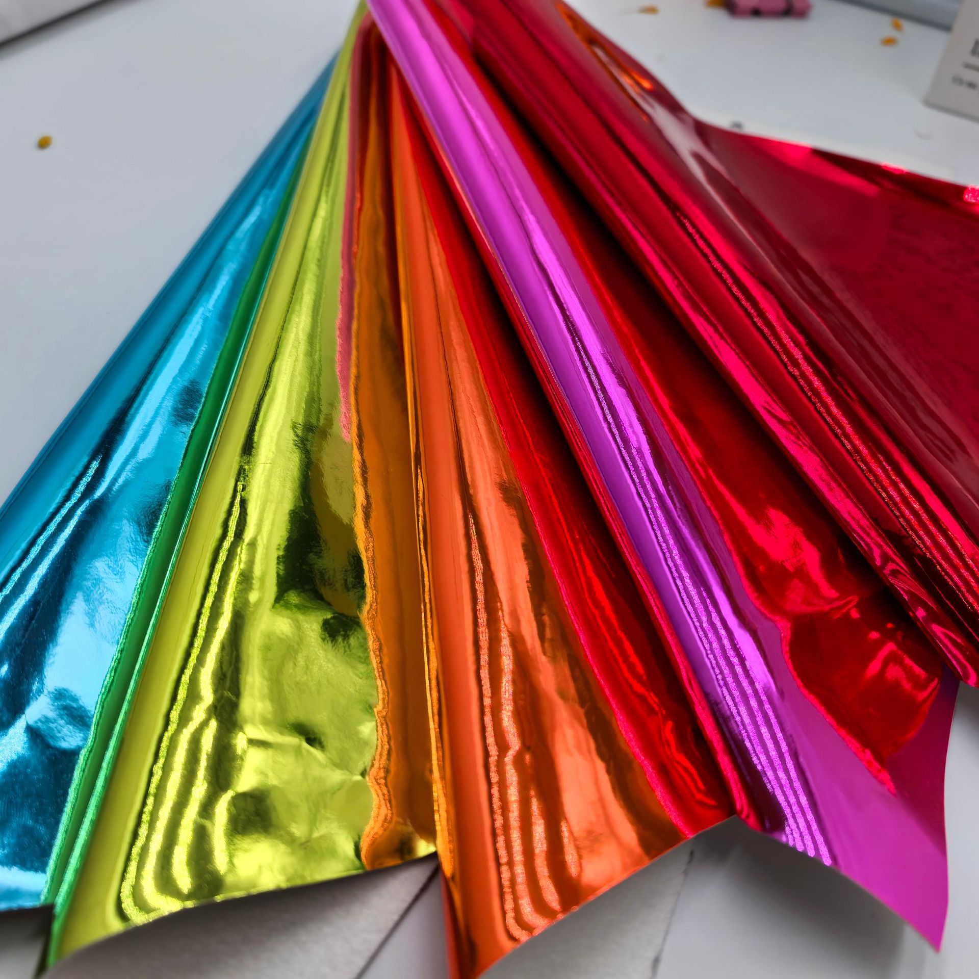 Metallic Mirror Pu Gradient Iridescent Laser Leather Decorative Fabric for Clothing and Cosmetic Bags, Anti-Wrinkle