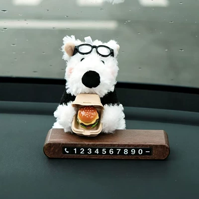 Nömrəli dayanma kartı Car Temporary Parking - black-glasses-black-sweater-holding-burger-west-highland-walnut-oval-brand